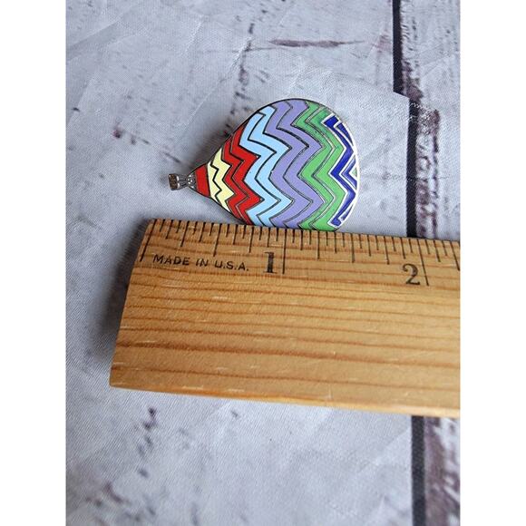 Hot Air Balloon Rainbow Chevron Pattern Vintage Tack Pin Hat Pin - Picture 2 of 4